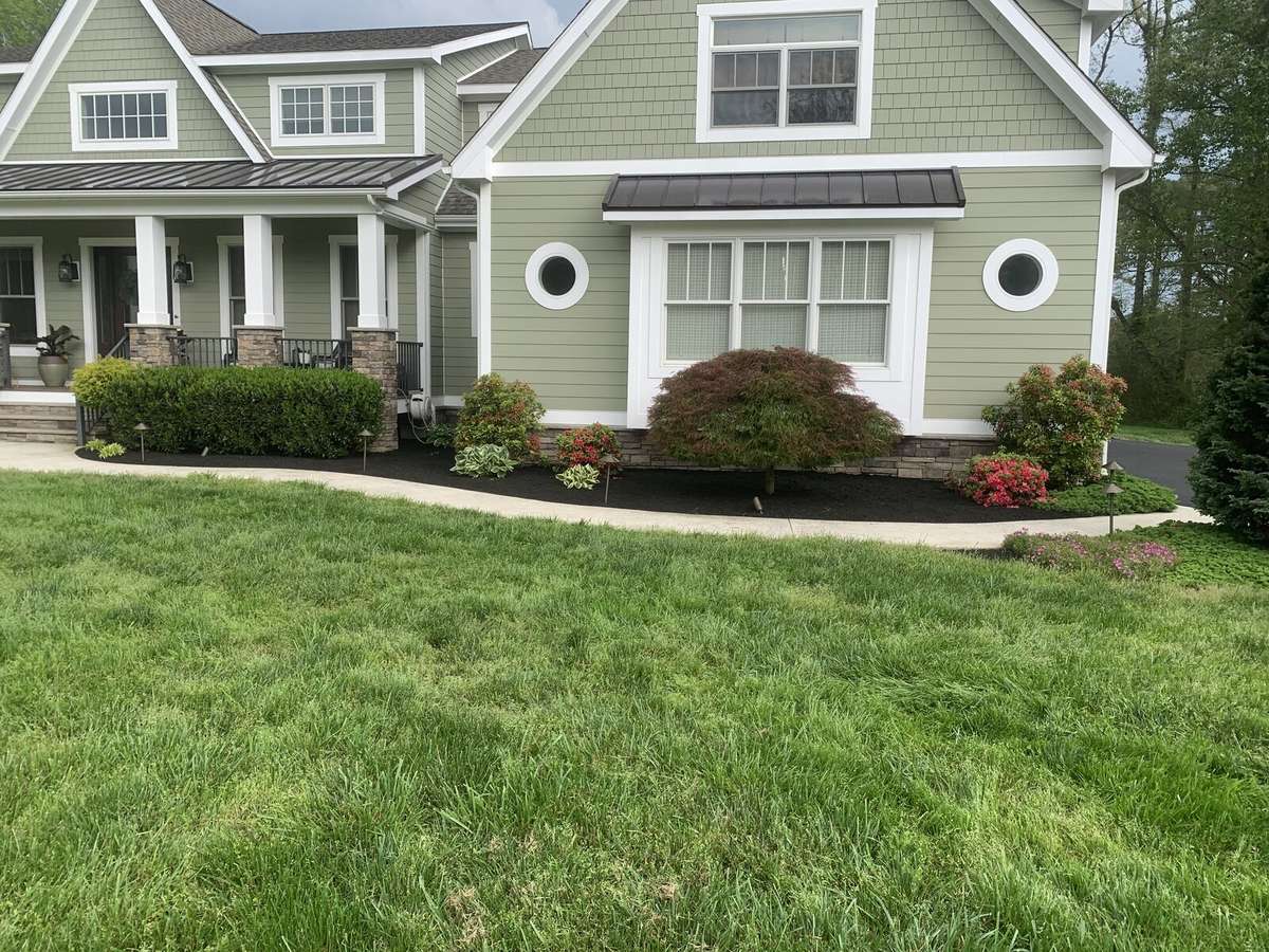 Beautiful landscaped yard in Berlin, MD